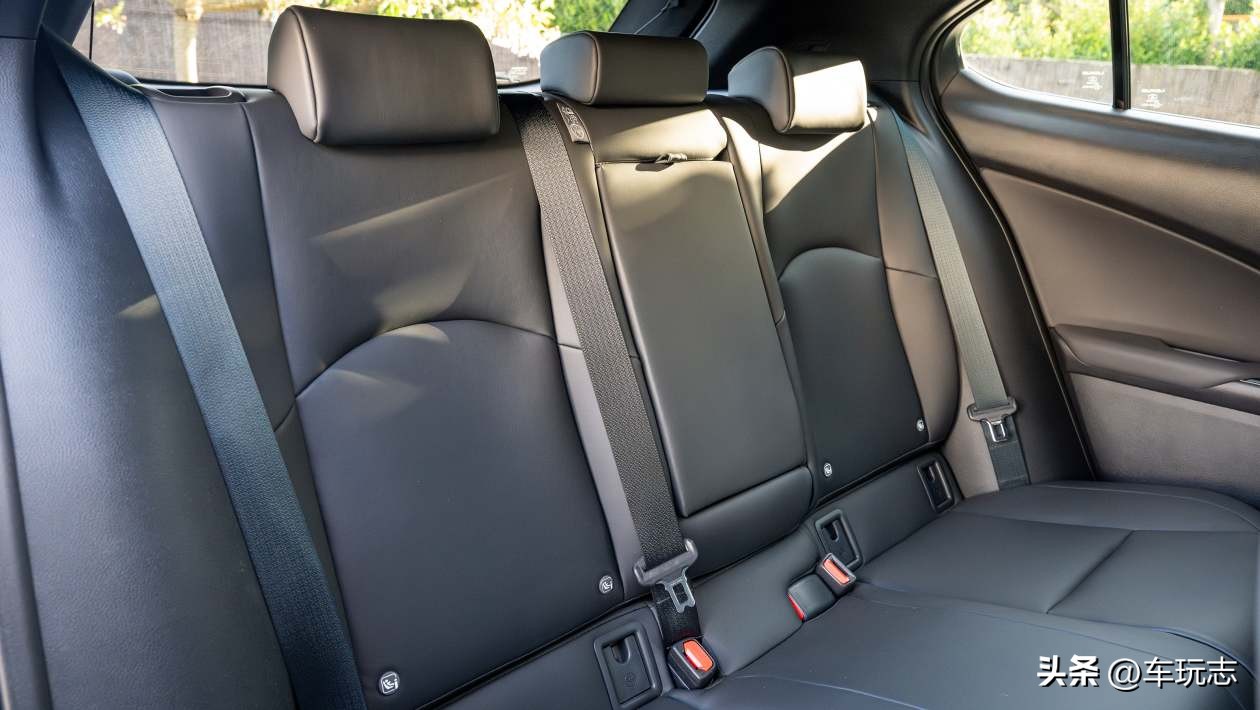 雷克萨斯UX300h 2024评测 混合动力 SUV 精致升级 _gs300h f sport_ 雷克萨斯UX300h 2024 新技术 全能驱动系统 
