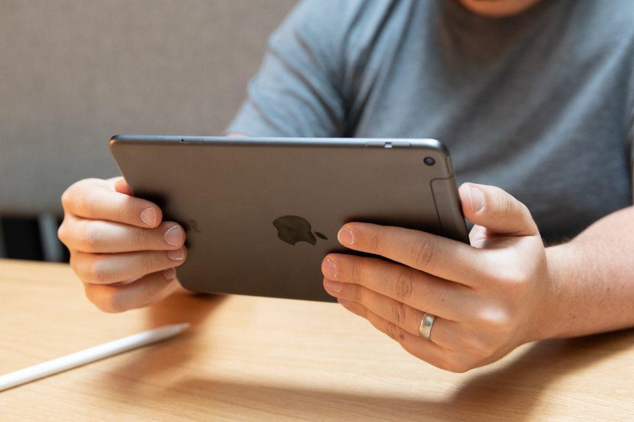 ipad mini5什么时候_电子书阅读器与iPad对比_知音漫客与网络文学回忆录