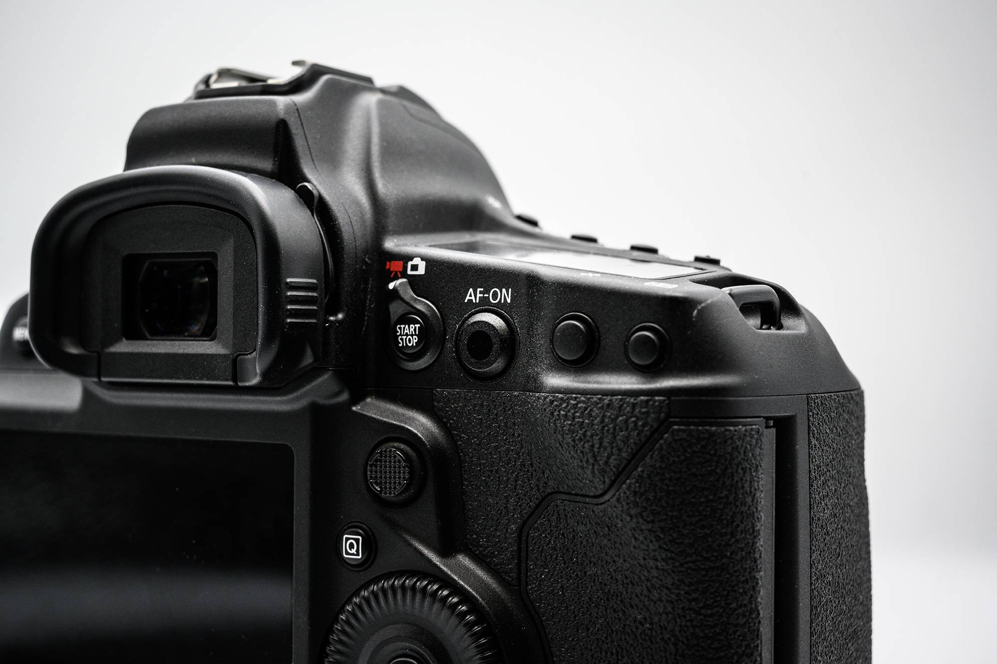 佳能单反1200d怎么样_佳能EOS 1DX Mark III性能分析_旗舰单反相机评测