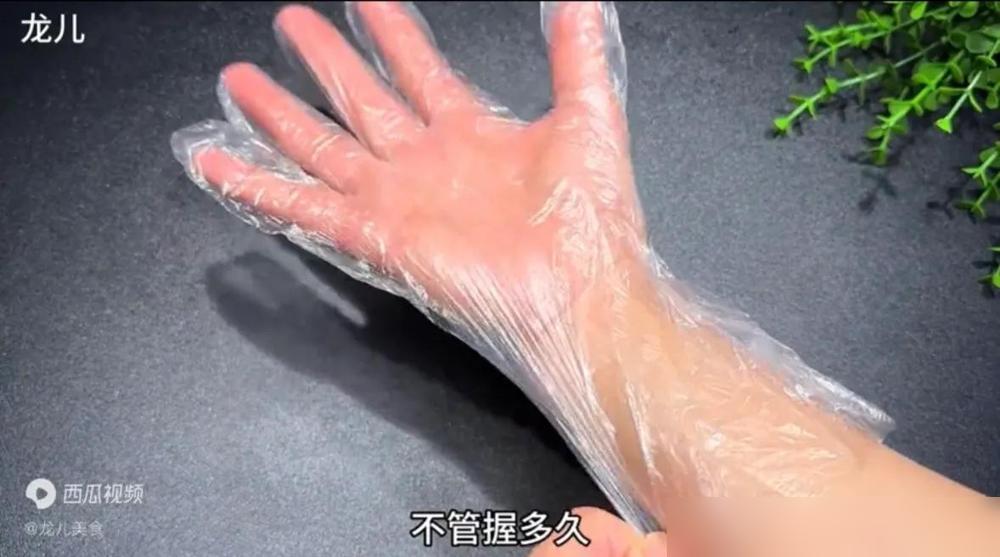 防护手套的使用方法_戴手套的正确方法_一次性手套使用注意事项