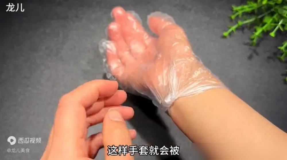 一次性手套使用注意事项_戴手套的正确方法_防护手套的使用方法