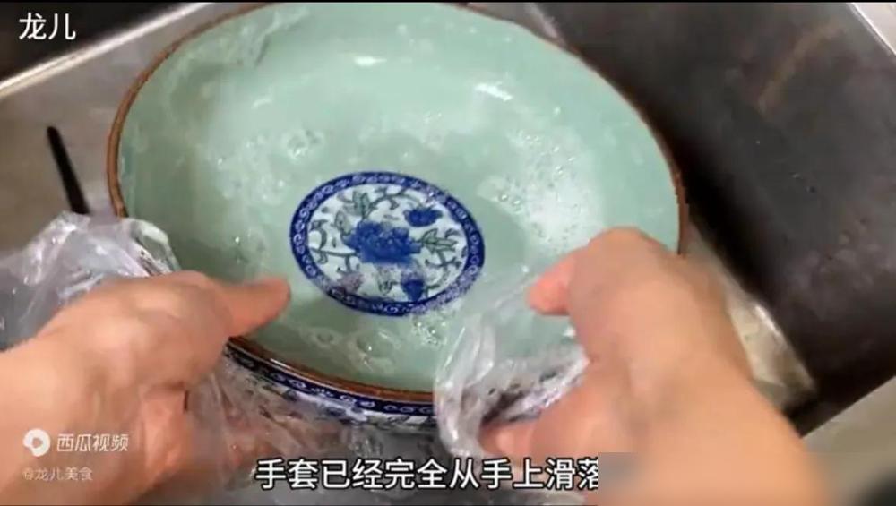 防护手套的使用方法_戴手套的正确方法_一次性手套使用注意事项