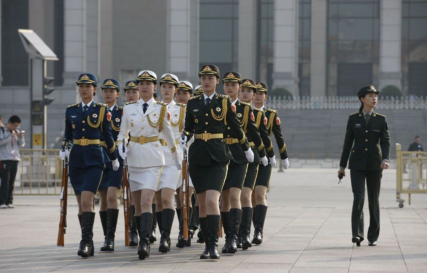 仪仗队女兵阅兵训练方案_拉拉裤的穿法图片_解放军仪仗队女兵选拔标准