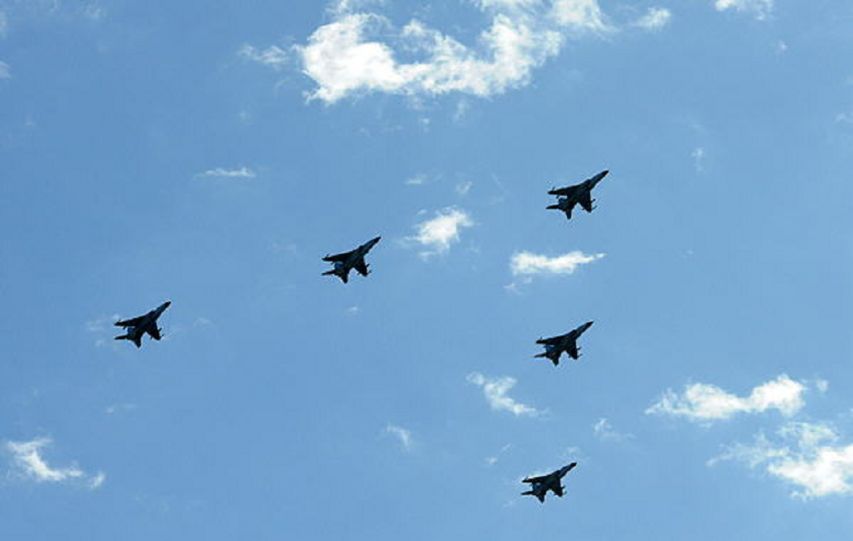 拉拉裤的穿法图片_解放军仪仗队女兵选拔标准_仪仗队女兵阅兵训练方案