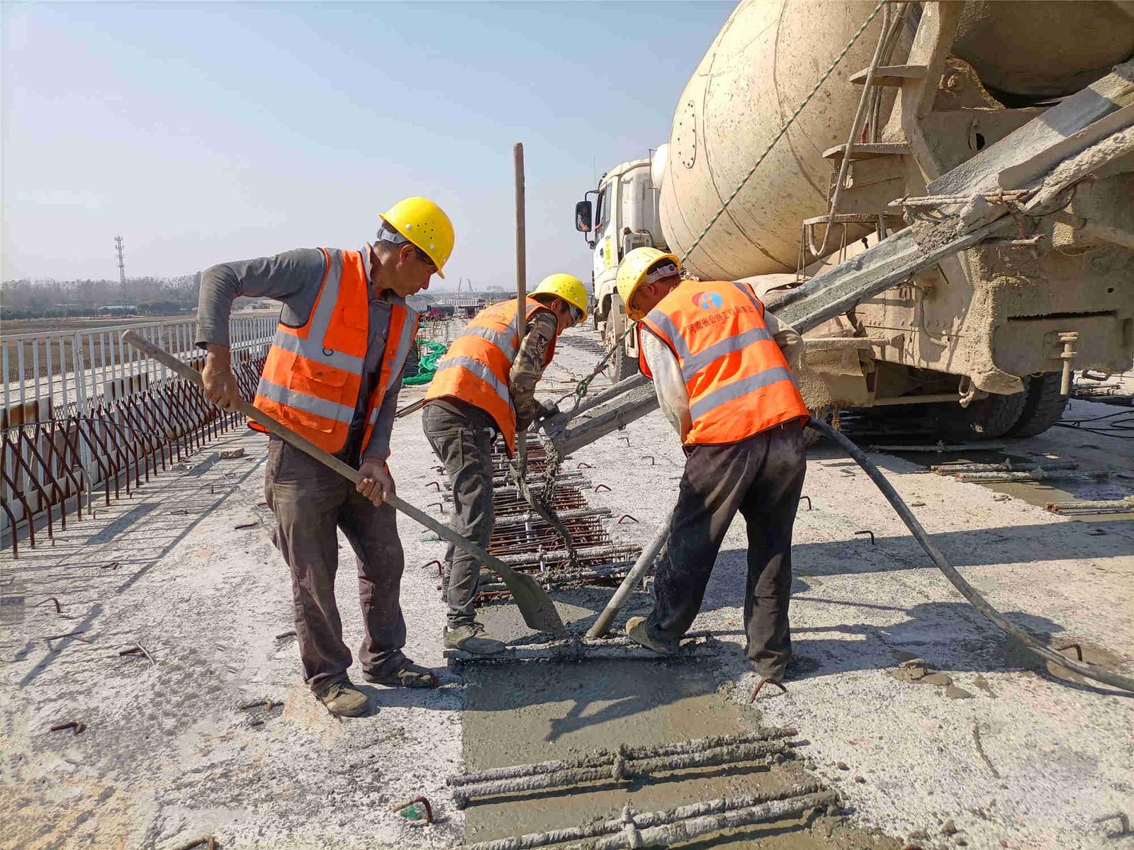 现浇箱梁支架施工_刘楼枢纽互通桥梁湿接缝浇筑_沈遂高速现浇箱梁施工