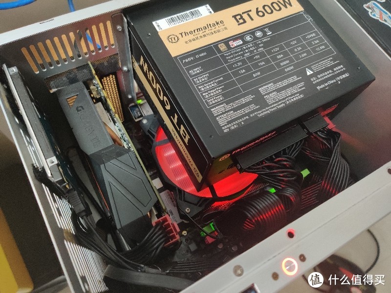 升级显卡电源选择 TT曜越600W铜牌全模组电源 静音风扇问题解决_怎么调机箱风扇转速