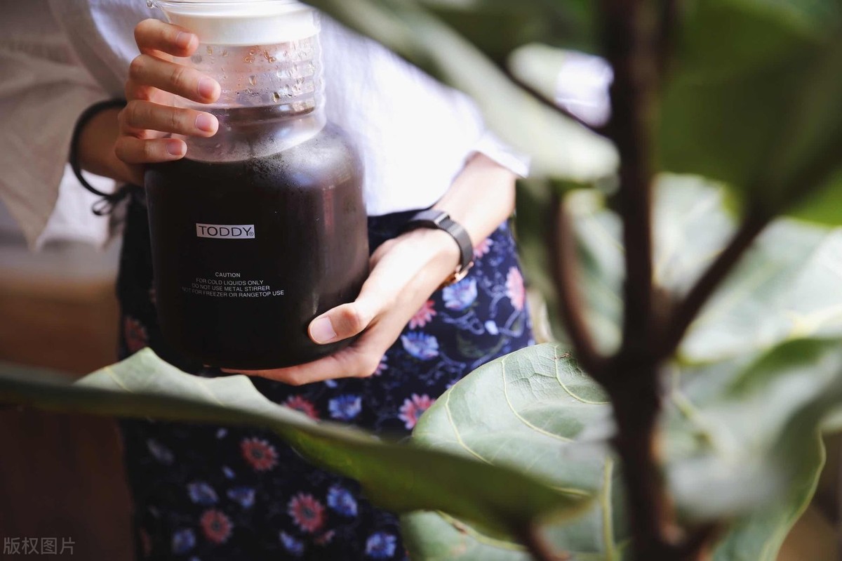 冰手冲咖啡_家庭版冰拿铁_没有咖啡机怎么煮特浓咖啡