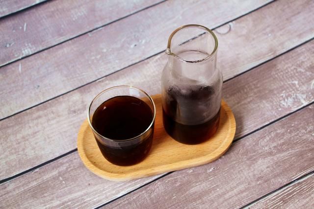 没有咖啡机怎么煮特浓咖啡_家庭版冰拿铁_冰手冲咖啡