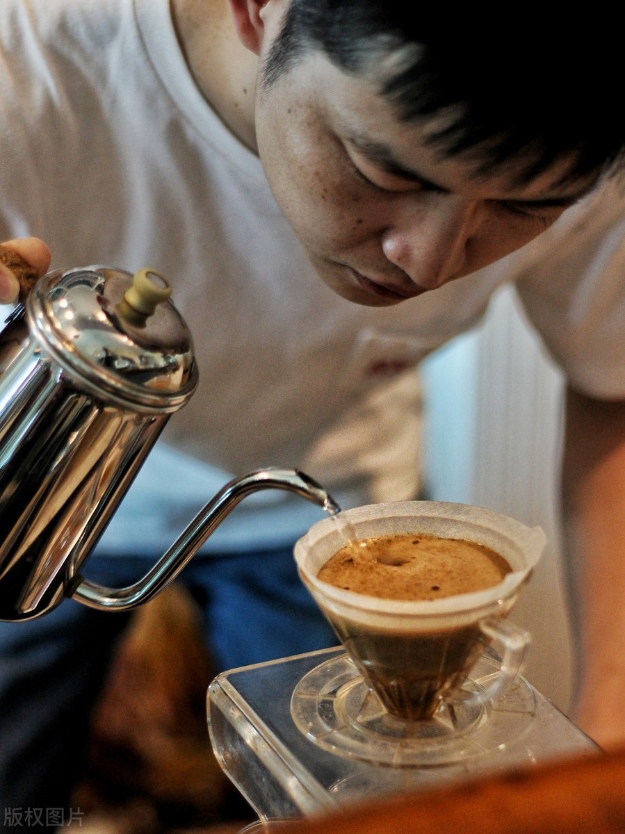 没有咖啡机怎么煮特浓咖啡_冰手冲咖啡_家庭版冰拿铁